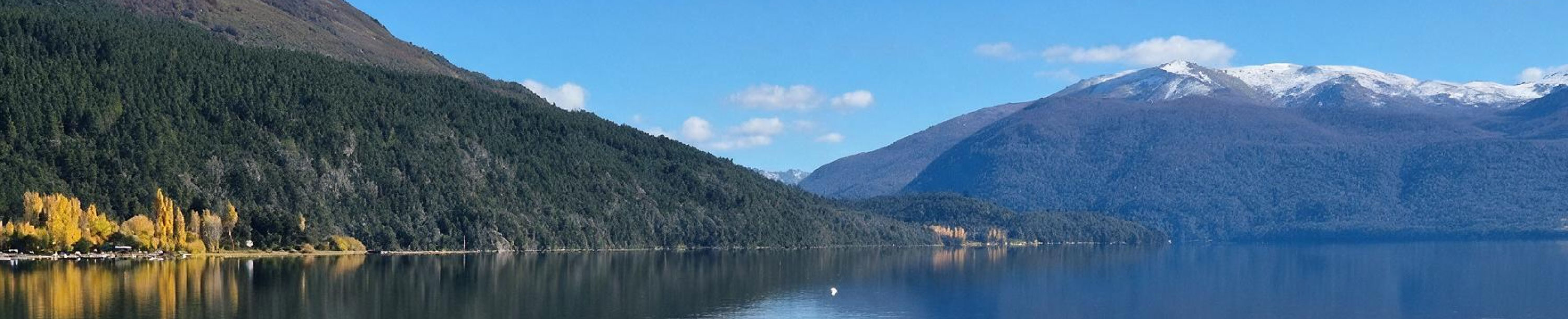 Lago y montañas en San Martín de los Andes